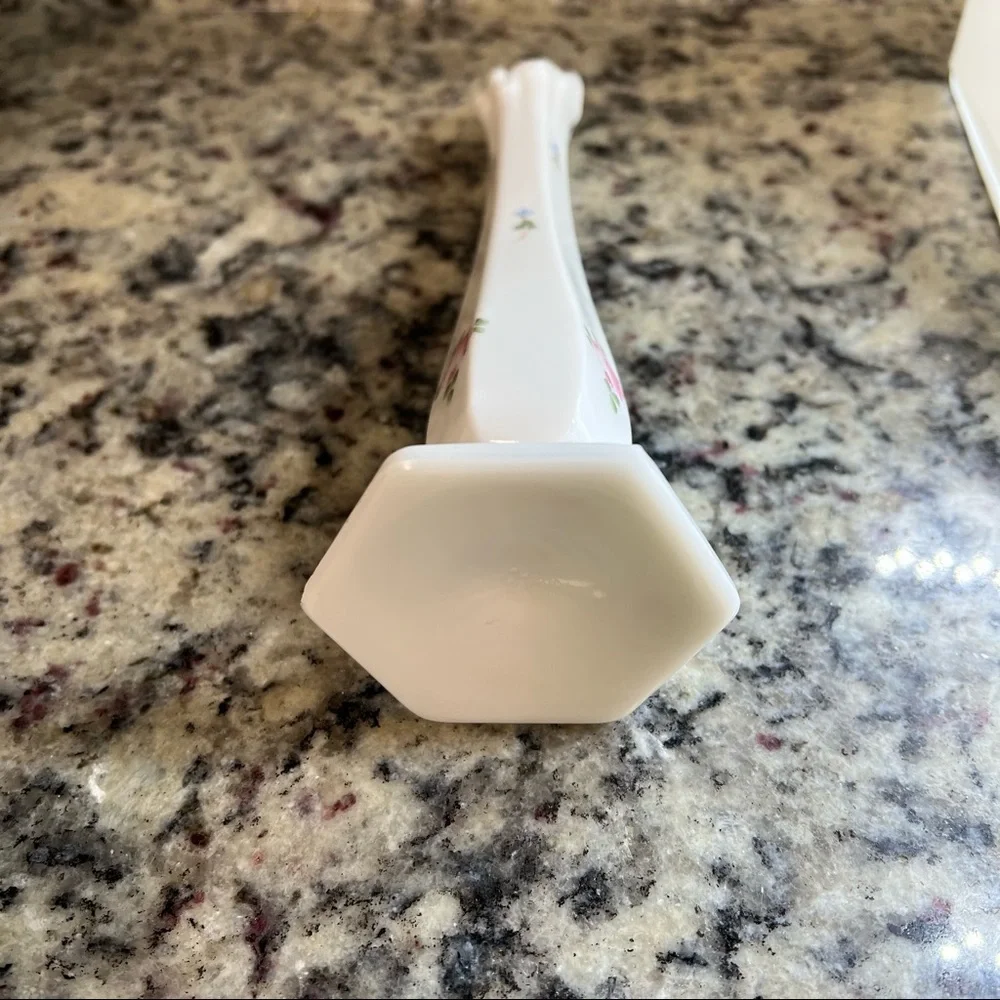 Westmoreland Swung Milk Glass Bud Vase Vintage Collectible - Picture 9 of 15